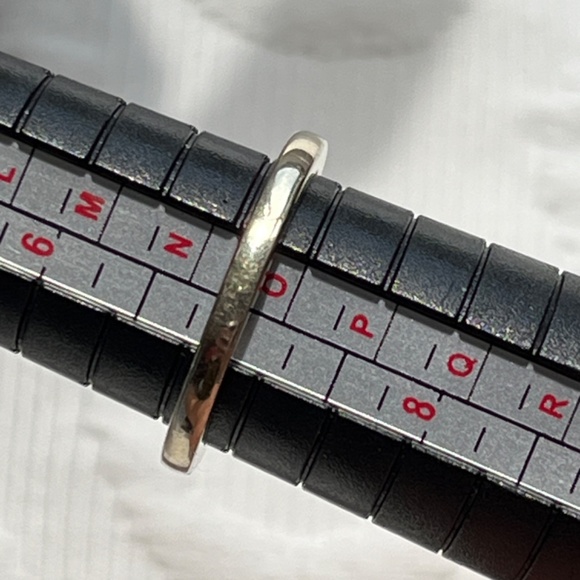 Sterling silver & cubic zirconia ring, size 7. - Picture 5 of 12